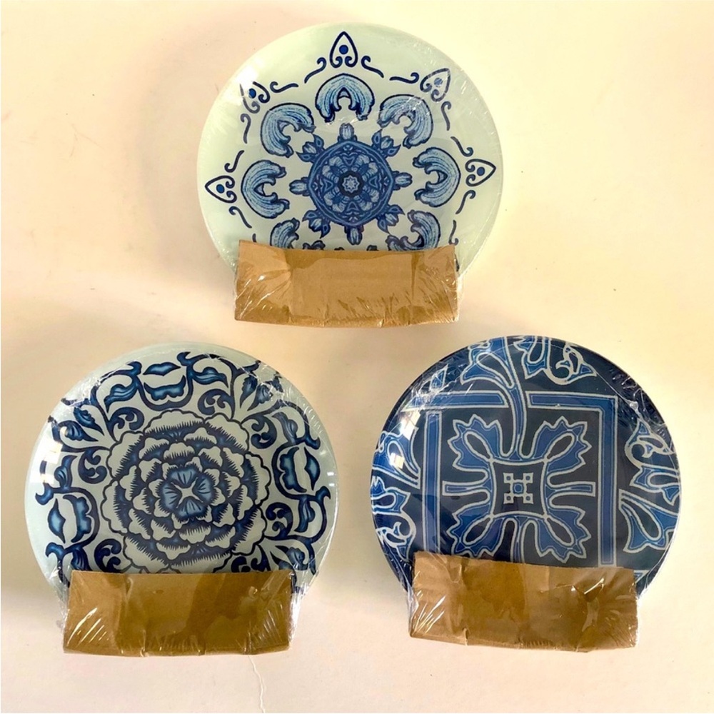 Blue White Coastal Print Glass Plate Set